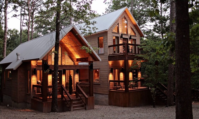 Broken Bow Cabin | Two Bedroom Sleeps 8 by Broken Bow Lake & The Cedar Creek Golf Course & Hot Tub