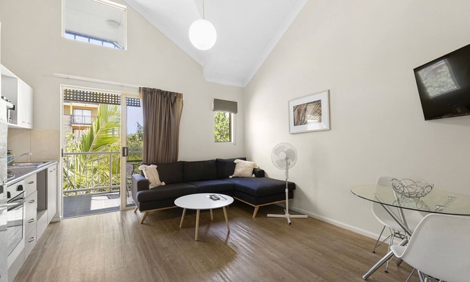 Kangaroo Point Apartment | Two Bedroom, Two Bathroom Loft Style - Free Wifi & Parking