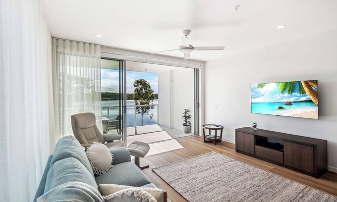 Maroochydore Apartment | Two bedroom unit in Riverbend with stunning water views