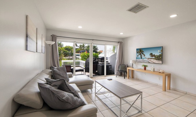East Fort Lauderdale House | Two Bedrooms townhouse at 1 mile from the beach