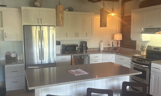 Estate Pastory Apartment | Two Birds - Condo w/pool close to town!