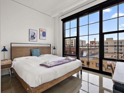 Warehouse District Apartment | TWO CozySuites NLG - Modern condo 14 and 15