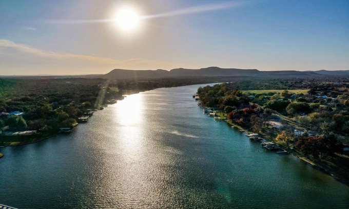 Kingsland House | Two Docks on Riverside, beautifully updated, jet ski ramp, great dock!