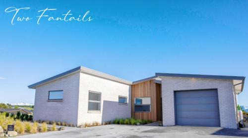 Lake Tekapo House | Two Fantails - Mountain Views