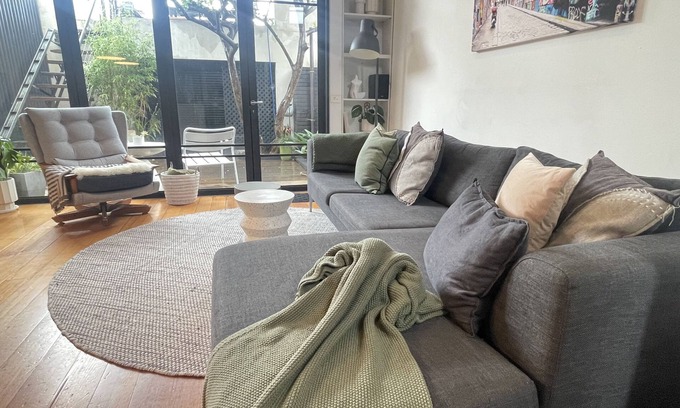 Richmond House | TWO FIVE ZERO Modern 4BR 5beds + cityviews + lockup garage + MCG/CBD/AustOpen