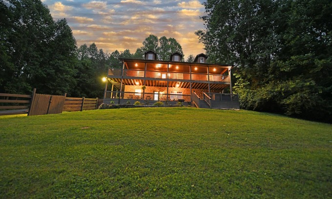 Gatlinburg - Pigeon Forge Cabin | Two Homes in One! Bear Hollow is the Perfect Luxury Escape for Large Gatherings!