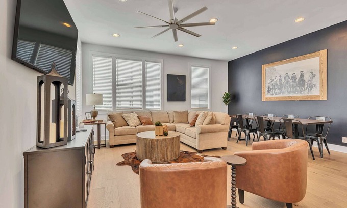 South Nashville House | *Two Huge Brand New Homes*Downtown View*21+ BEDS*