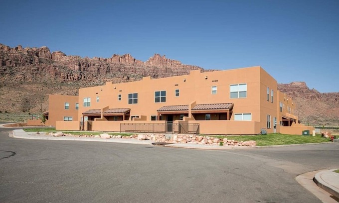 Moab South Valley House | Two King Suites, Pools ,Hot Tub, Mountain and Rim Views, Secure Bike storage