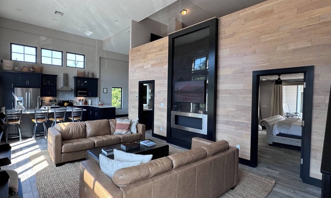 Douglas House | Two Luxe Lofts, One Perfect Stay Walk Everywhere