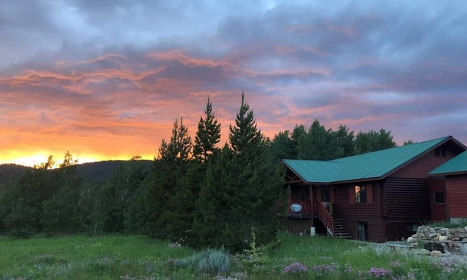 Island Park House | Two Mile Cabin - Great family cabin with a sauna near Yellowstone Park!