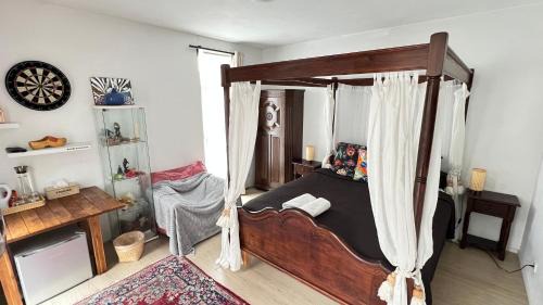 Almere Poort House | Two nice rooms in residential area with private bathroom