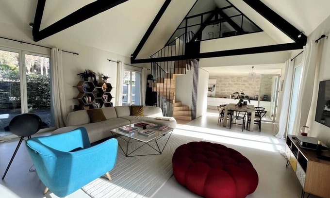 Centre House | Two private bedrooms in a modern house. Pets welcome!