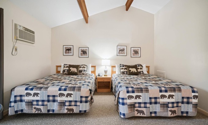 West Bridgewater Hotel | Two Queen Bed Standard Hotel room with outdoor heated pool 201