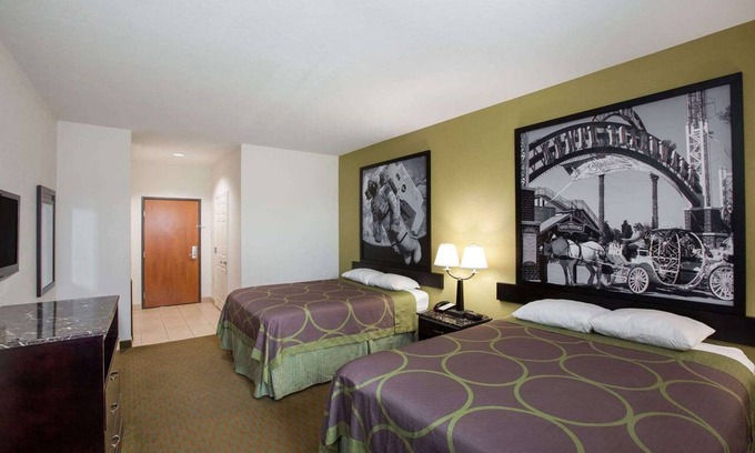 La Porte Hotel | Two Queen Beds Room, Scottish Inns, Guest Laundry, Complimentary Parking