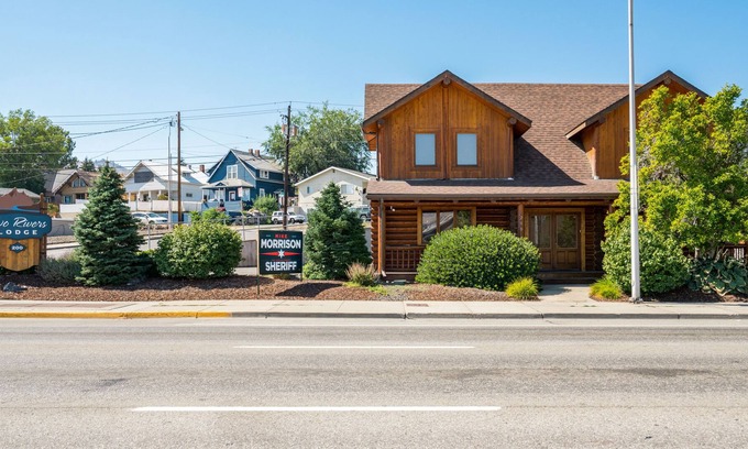 Wenatchee Cabin | Two Rivers Lodge