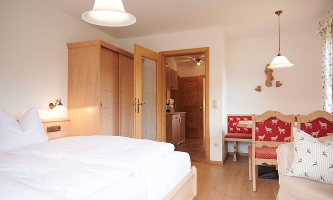 Groissenbach Apartment | Two-room apartment 51sqm, large corner balcony with a view of the mountains