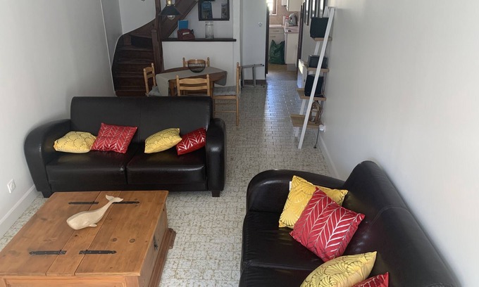 Saujon House | Two-storey house, vacations, cures and business trips