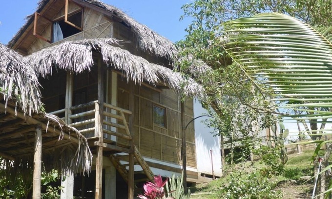 Manglaralto Cottage | two-storey spacious cottage with ocean view