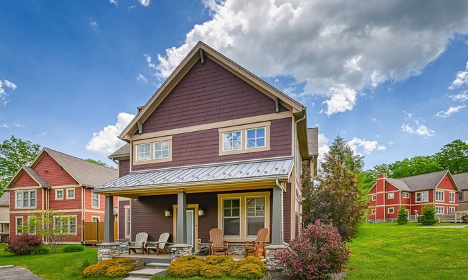 Silver Ridge House | Two-story home with a private hot tub, central AC, gas fireplace, & washer/dryer