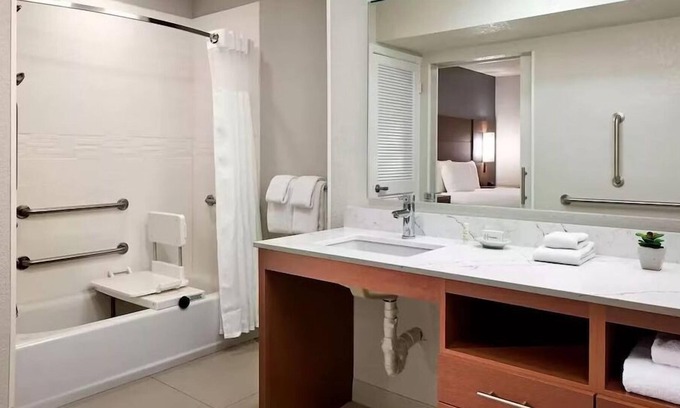 Tree Section Apartment | Two-Story Loft - Sleeps 6 - No Cleaning Fee suite 2