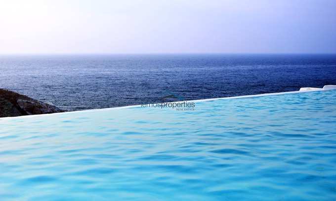 Kea Villa | Two villas with swimming pools ideal for families or a large group of friends.
