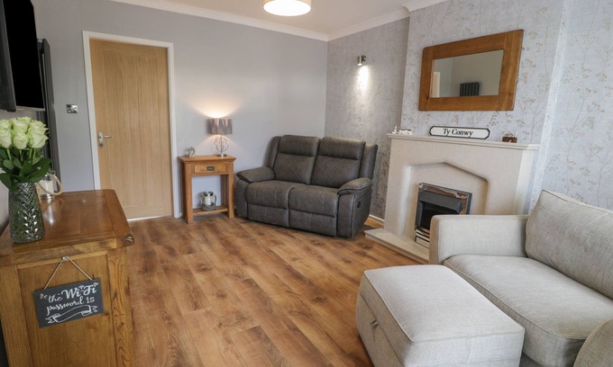 Conwy Cottage | TY CONWY, pet friendly, character holiday cottage in Conwy