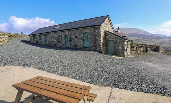 Deiniolen Cottage | TY DEN, pet friendly, character holiday cottage in Deiniolen