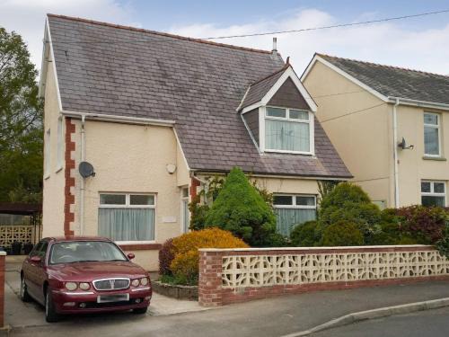 Ammanford House | Ty Draw