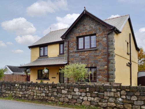 Cwm-twrch Isaf House | Ty Glyndwr