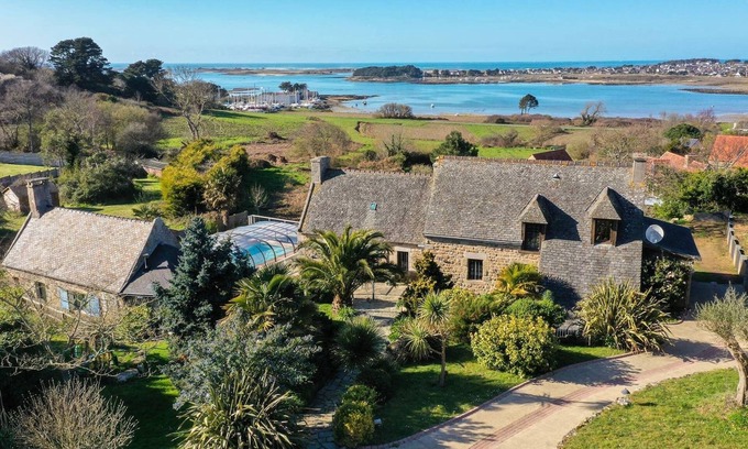 Trebeurden House | Ty goas treiz · Ty Goas Treiz Pool and view