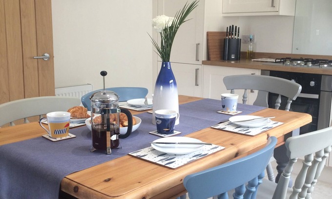 St Davids House | Tŷ Haf, family friendly accommodation, with parking, in the centre of St Davids