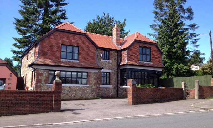 Radyr and Morganstown Bed & Breakfast | Ty Mynydd Lodge
