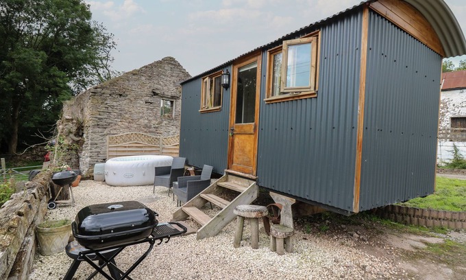 Talybont-on-Usk Cottage | TY OLWYN BACH, pet friendly, with a garden in Tal-Y-Bont-On-Usk