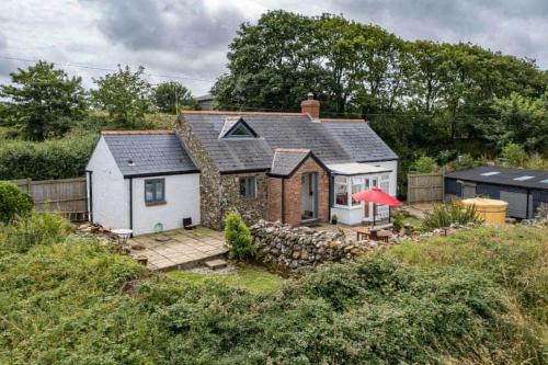 Goodwick House | Ty Pegi