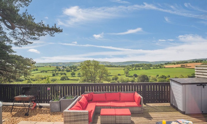 Llysfaen House | Tyddyn Elidir - Three Bedroom House, Sleeps 6