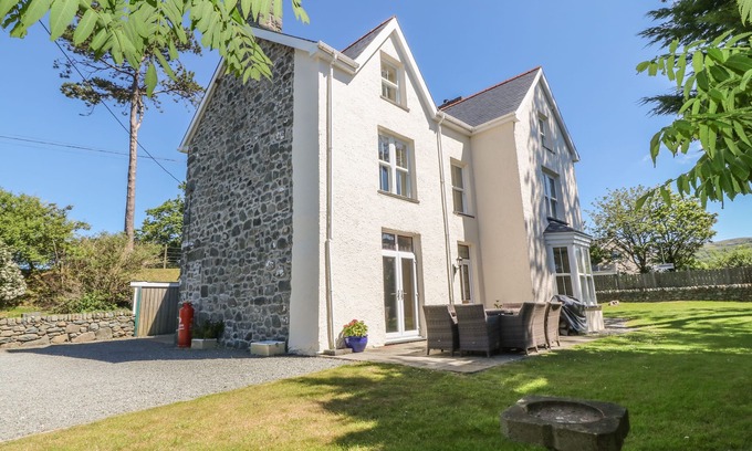 Talybont Cottage | TYDDYN GORONWY, family friendly, luxury holiday cottage in Talybont
