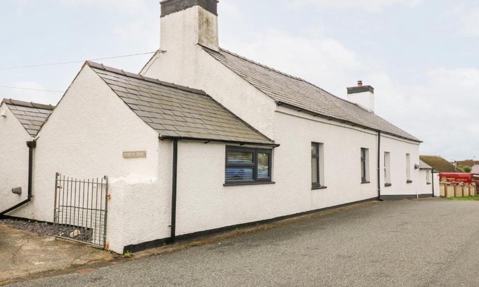 Rhosneigr House | Tyddyn Serri