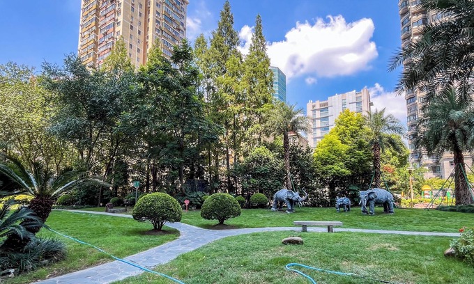 Xujiahui Bed & Breakfast | Tyms Modern 2BR 1BA Apt Yongxin