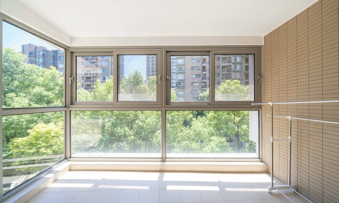 Xujiahui Bed & Breakfast | Tyms Stylish 3BR 2BA Apt Xuhui Center