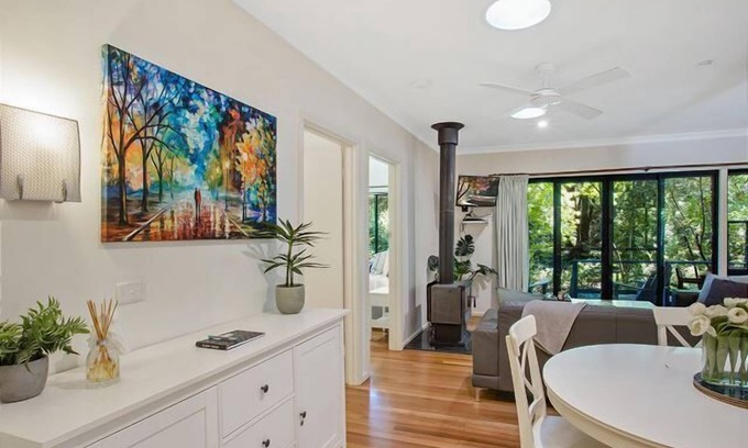 Bright Apartment | Tyntynder Garden Cottage 1