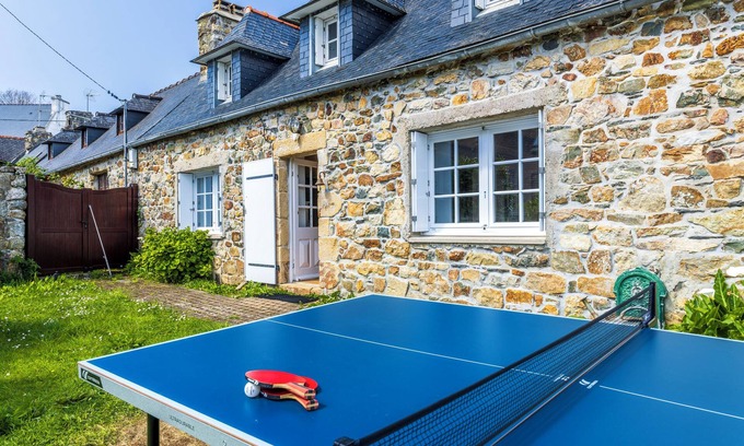 Morgat House | Typical 8 pers house, the beach on foot