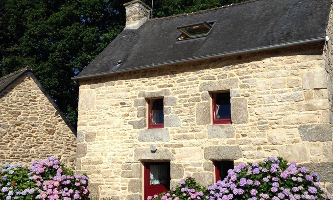 Saint-Gilles-Pligeaux House | Typical Breton house in the countryside
