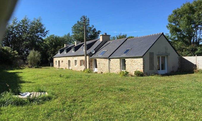 Goulven Cottage | Typical Breton house near the sea