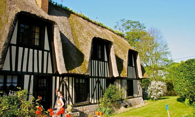 Theuville-aux-Maillots House | Typical Normandy cottage with character