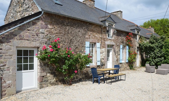 Plevenon House | Typical house, sleeps 9, 5 km from sandy beaches, enclosed garden, barbecue