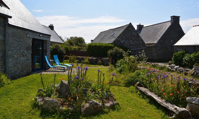 Crozon House | Typical Penty in Hamlet at Cap de la Chèvre Crozon-Morgat