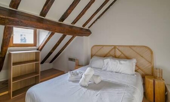 Bonne-Nouvelle Apartment | typically Parisian apartment