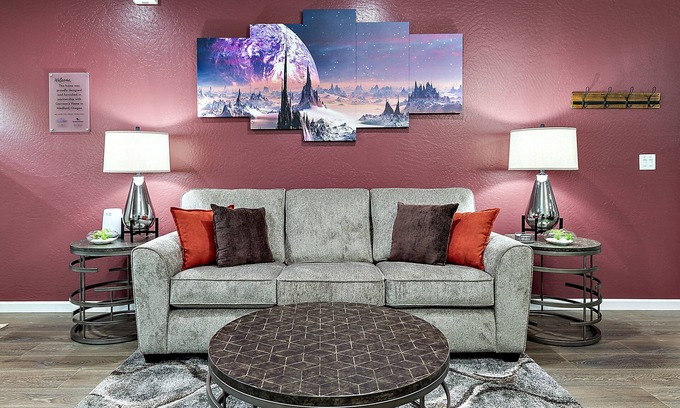 Medford House | U3 - Stunning Themed Home! - Peloton Bike - 3 King Beds - 1G WiFi - 2 Work Desks