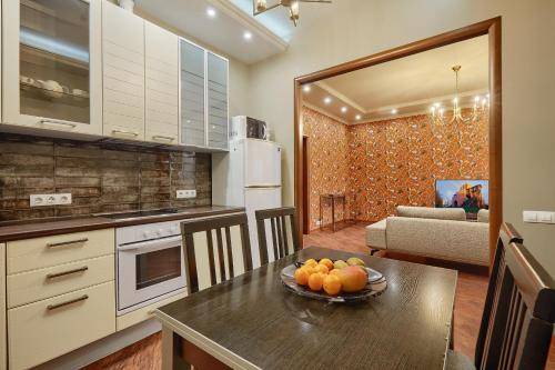 Shevchenkivs'kyi District Apartment | 110 m² Apartment ∙ 4 guests
