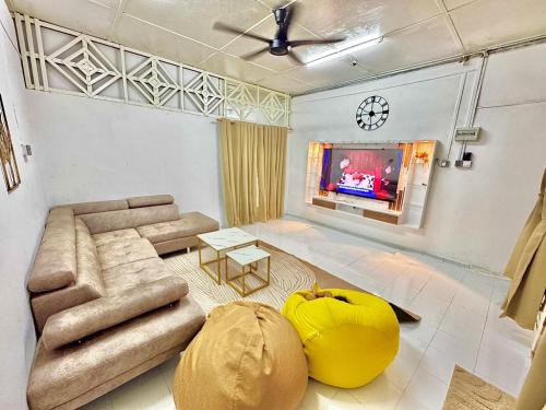 Pekan Tanjung Sedili House | UDA HomestayMuslimOnly